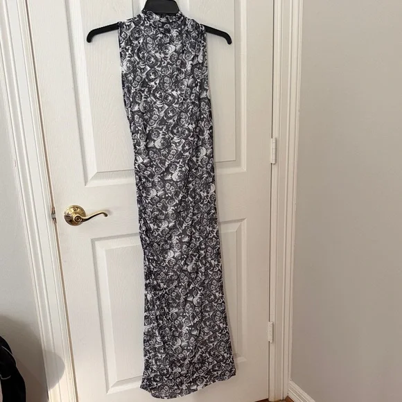 NWOT Betsey Johnson Black and White Floral Maxi Dress medium new - Picture 2 of 6
